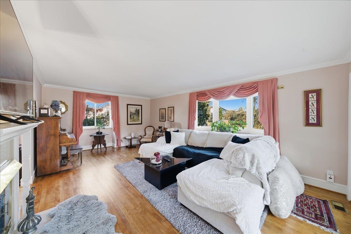 488 Glenbrook Street