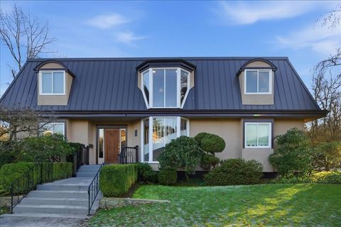 488 Glenbrook Street New Westminster BC V3J 5J5