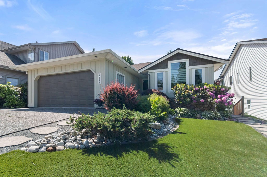 Photo of 35194 Christina Place, Abbotsford, BC V2S 8H1 (MLS # R3157347)