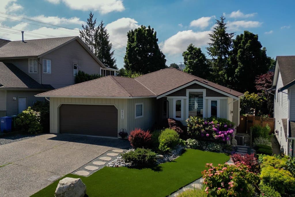 Photo of 35194 Christina Place, Abbotsford, BC V2S 8H1 (MLS # R3157347)