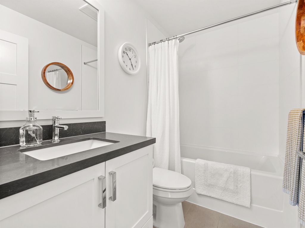 listing image 1104571612211788203