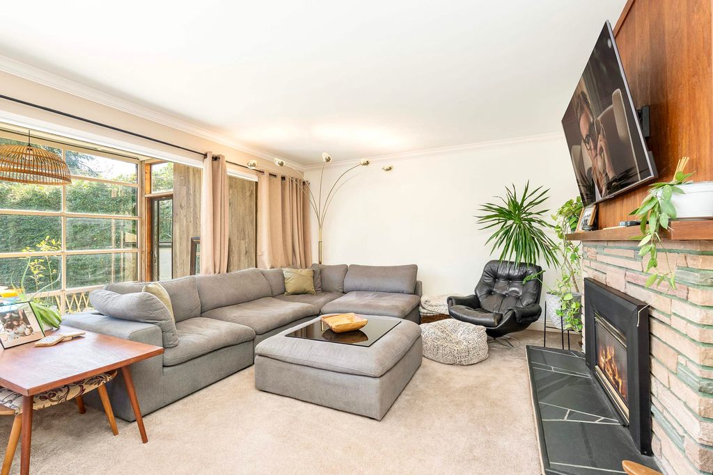 listing image 1109408725085621312