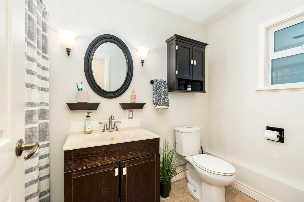 listing image 1109317257625011546