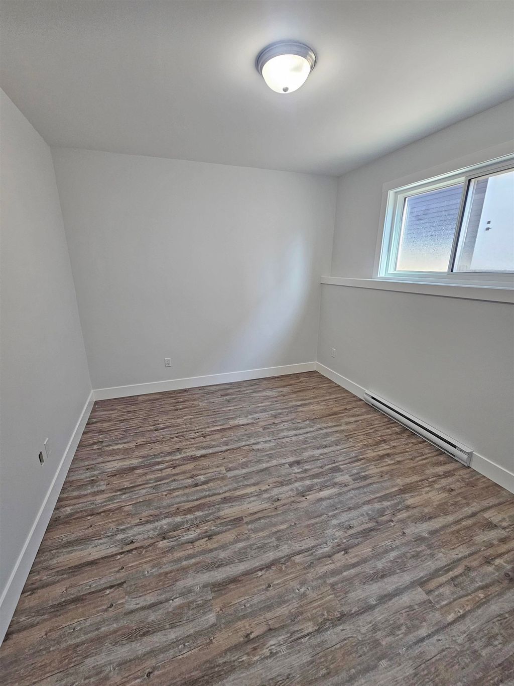 listing image 1104381840782682280