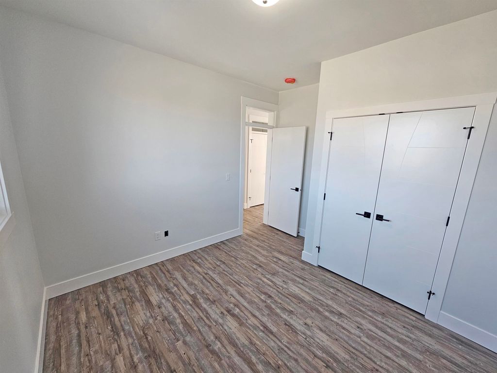 listing image 1105111651092277331