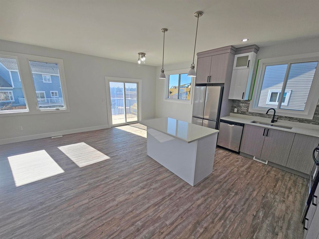 listing image 1104011737130209963