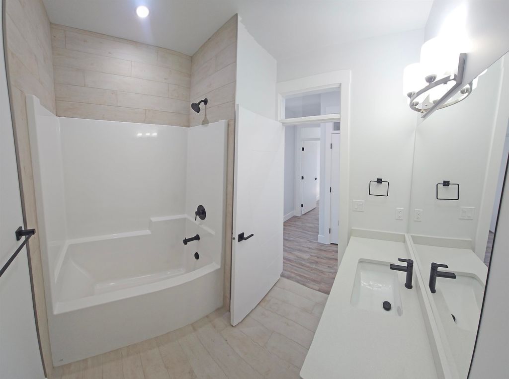 listing image 1105470882365482458