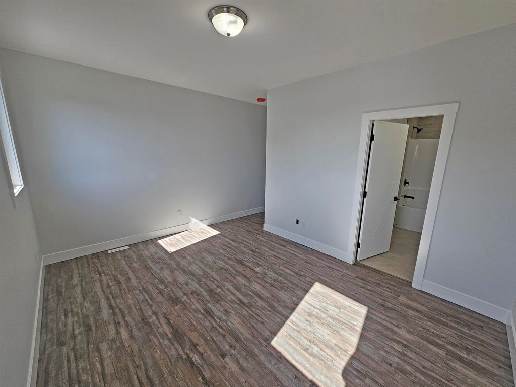 listing image 1101109472530888960