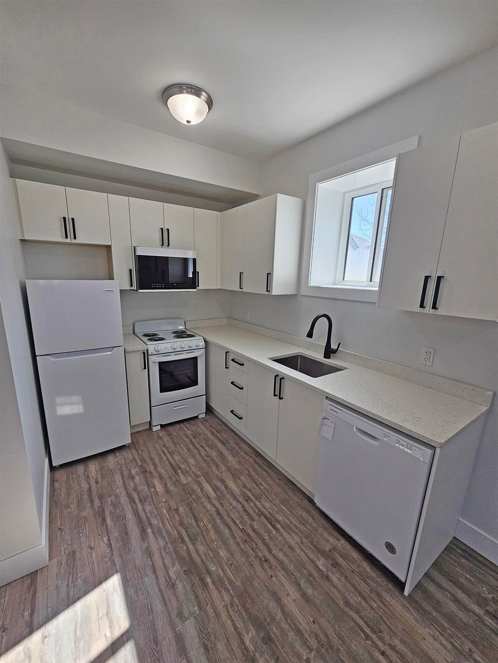 listing image 1109644270446786193
