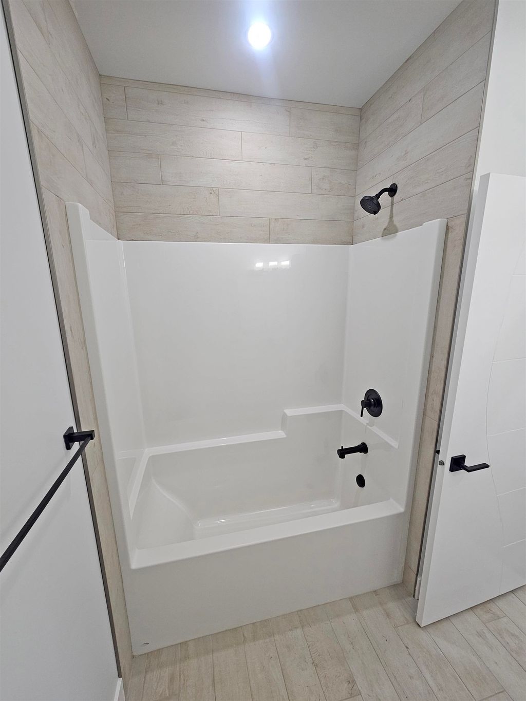 listing image 1101116373627645962