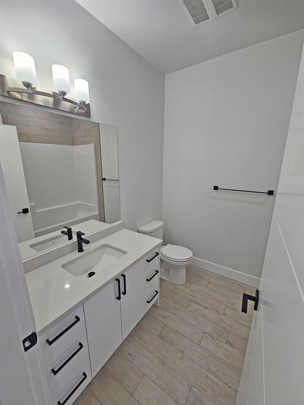 listing image 1102538054467140827