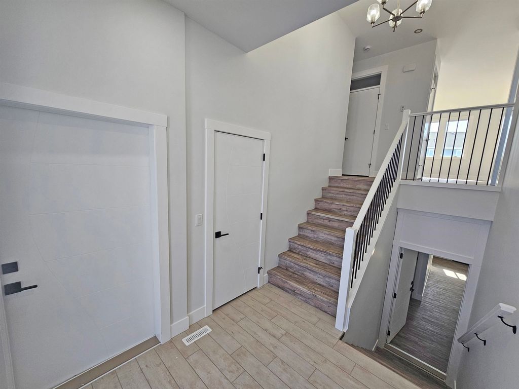 listing image 1101845414428097031