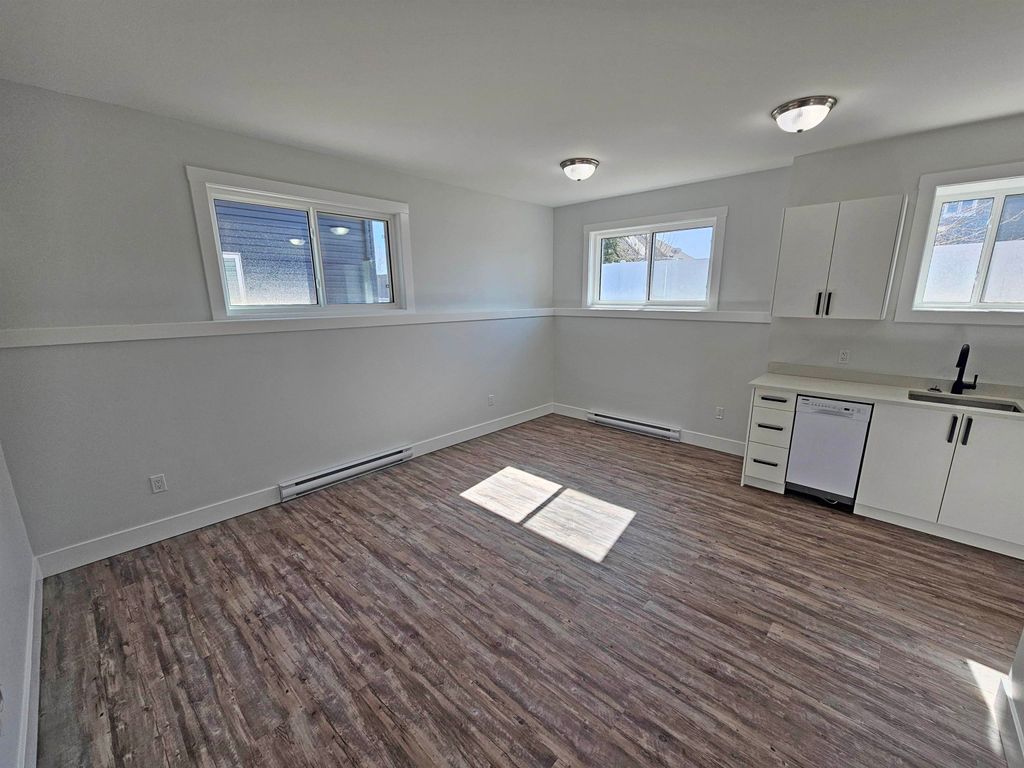 listing image 1109742495079220674