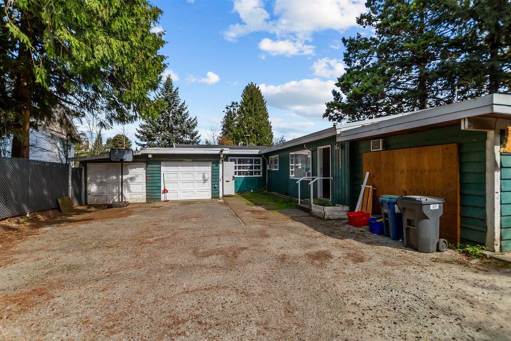 Photo of 22041 Dewdney Trunk Road, Maple Ridge, BC V2X 3H3 (MLS # R3110277)