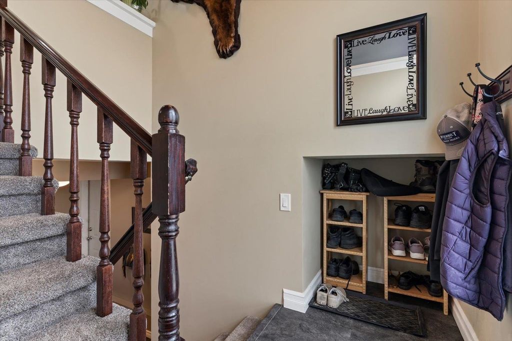 Photo of 46533 Darlene Avenue, Chilliwack, BC V2P 6W9 (MLS # R3134458)