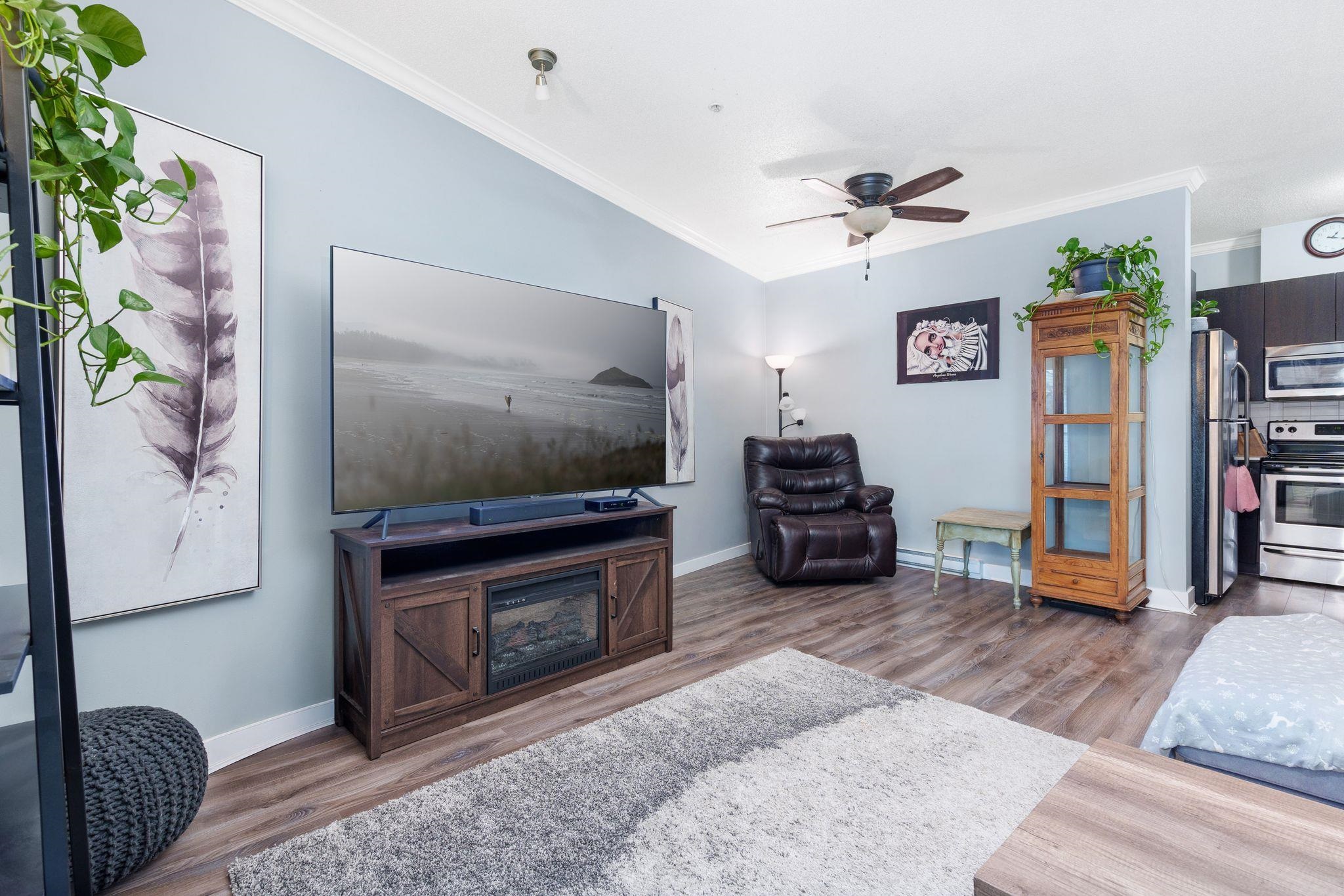 20460 Douglas Crescent 318