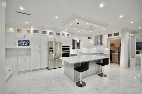 1936 Prairie Avenue Port Coquitlam BC V3B 1V4