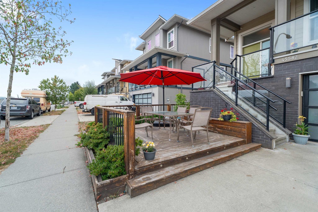 Photo of 45582 Meadowbrook Drive, Chilliwack, BC V2P 0G6 (MLS # R3158435)