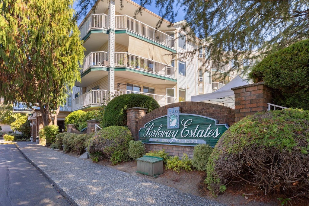 Photo of 5360 205 Street #305, Langley, BC V3A 7Y6 (MLS # R3167781)
