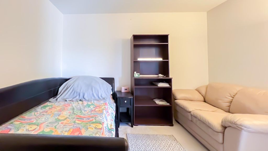 listing image 1100830435419821365