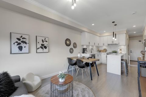 12109 223 Street 320 Maple Ridge BC V2X 6X1