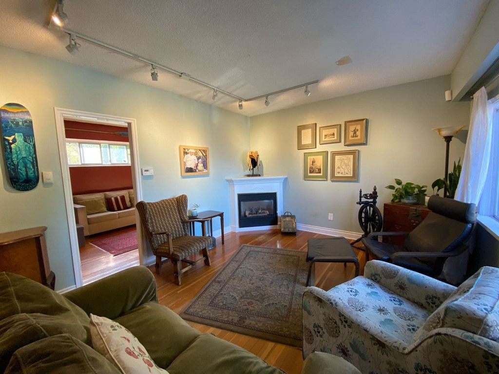listing image 1102972646332162486