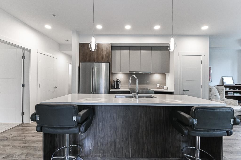 listing image 1100930199737829583