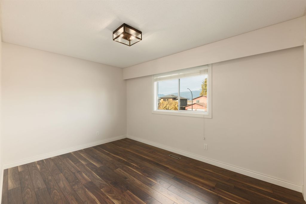 listing image 1100875876374423251