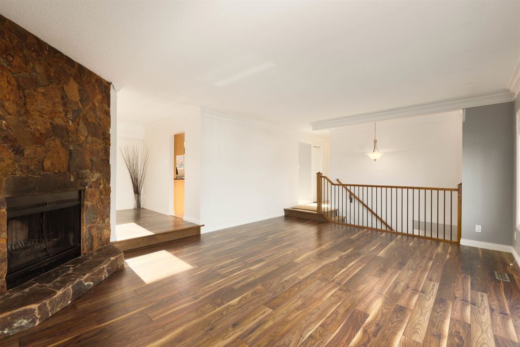 listing image 1105438437143895942