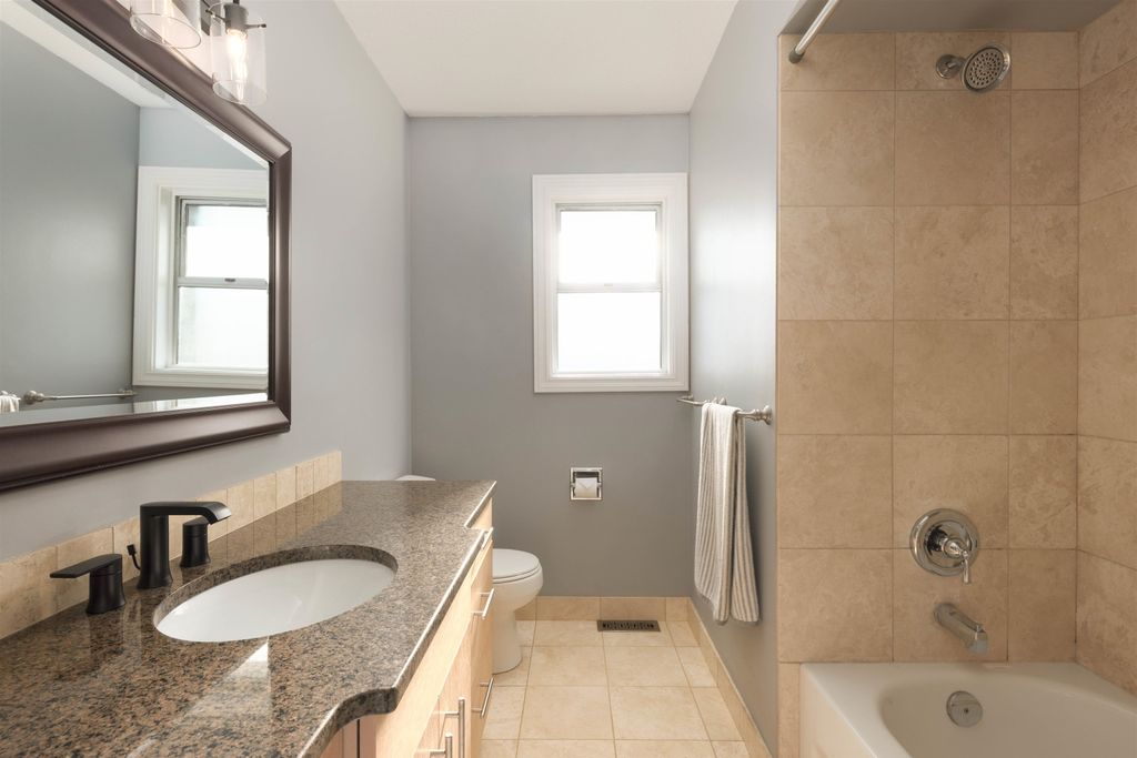 listing image 1103919140476939025