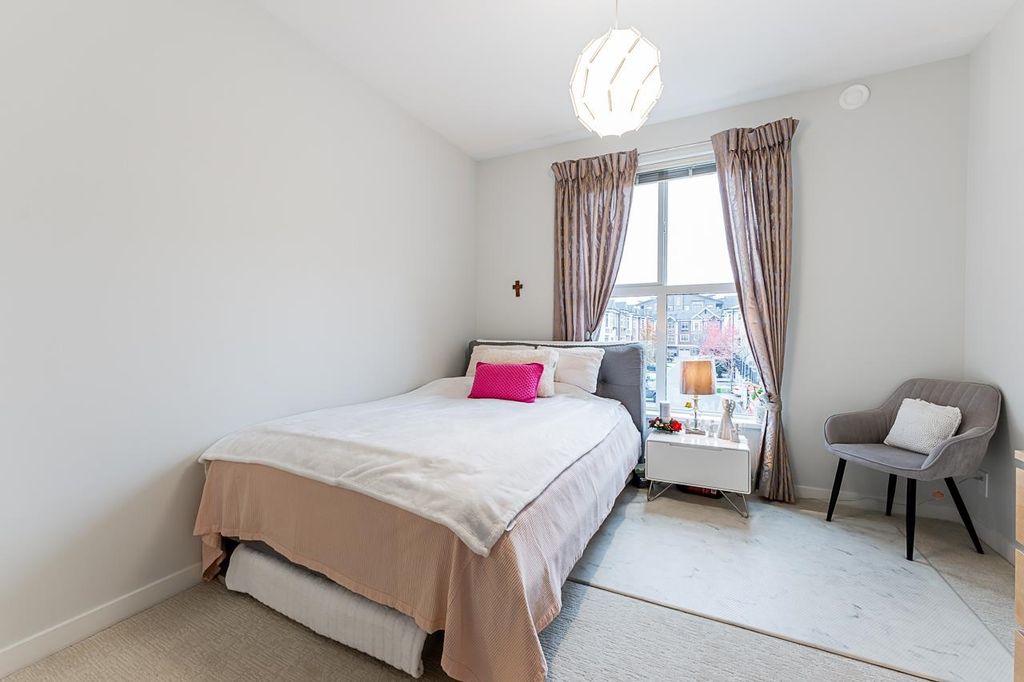 listing image 1102276211847388114