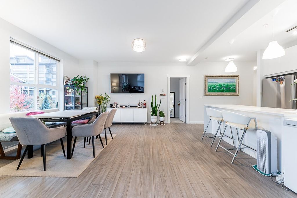 listing image 1107386561946528636