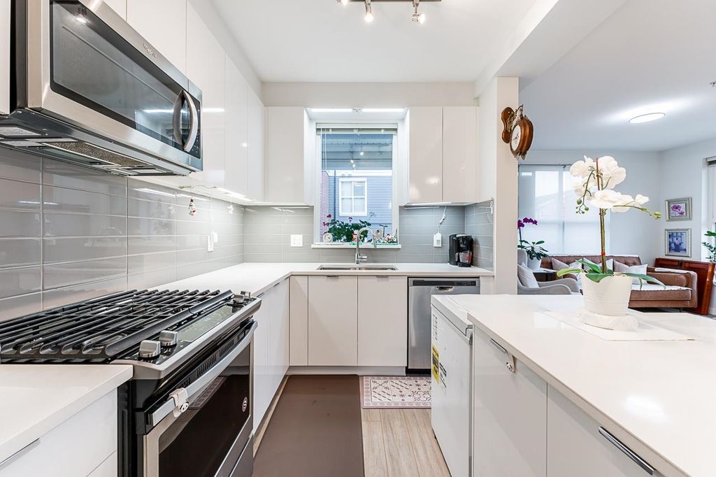 listing image 1105574358966439336