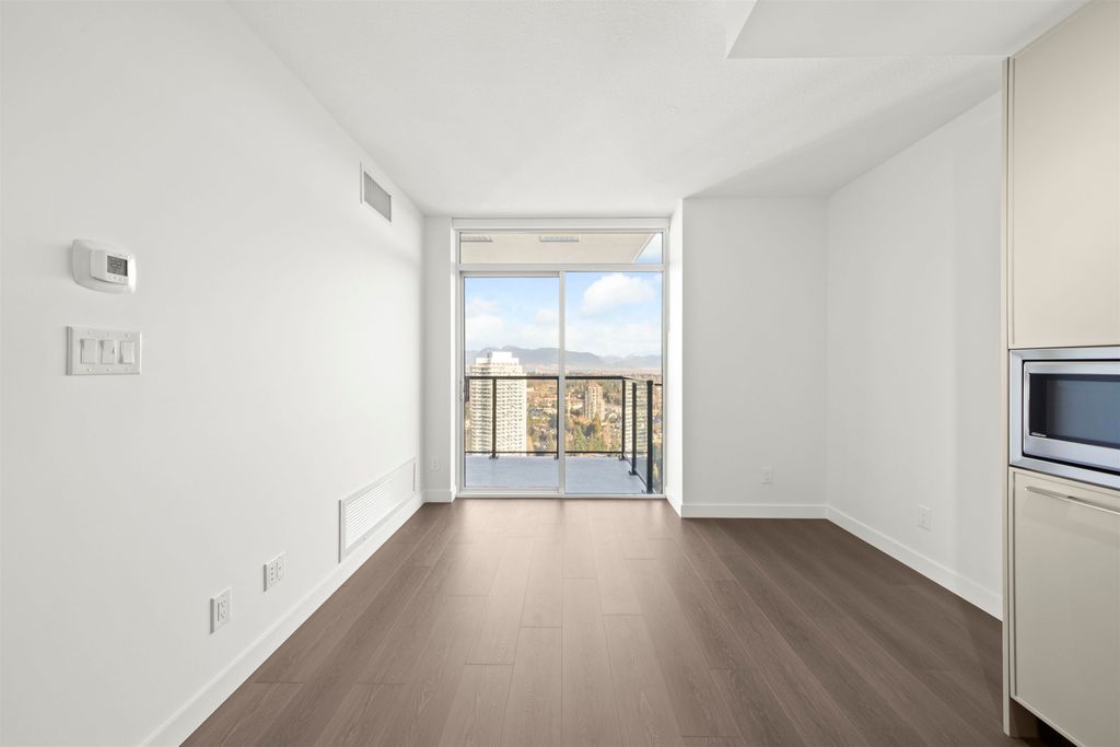 listing image 1102485463163389370