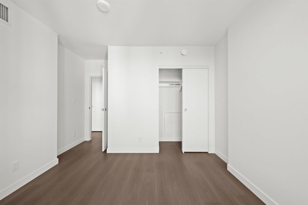 listing image 1103656461491523906