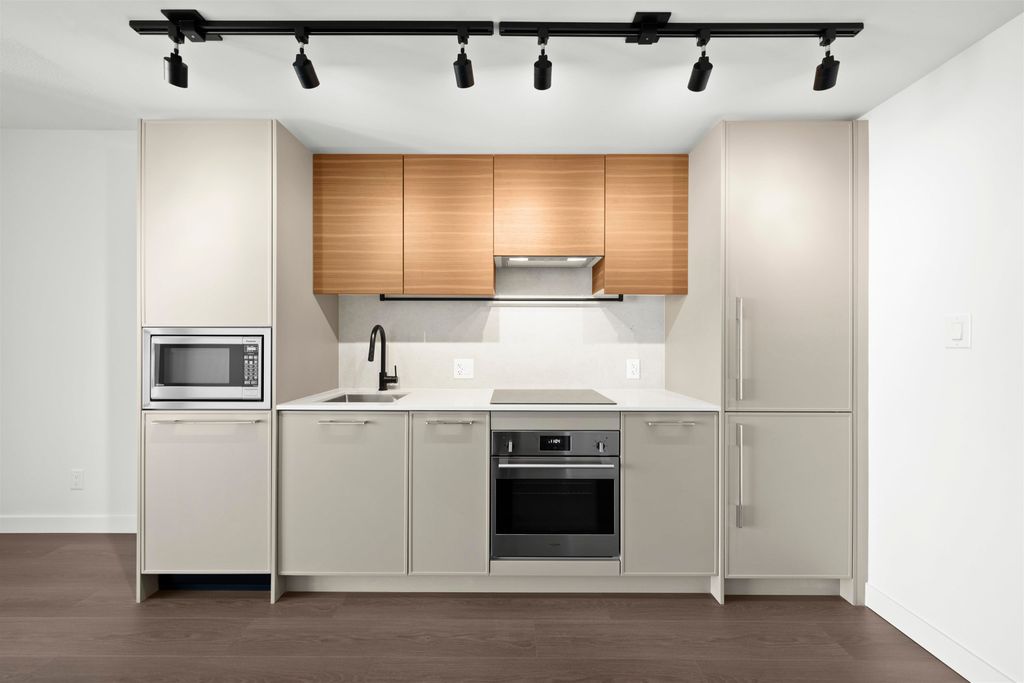 listing image 1106597931674144096