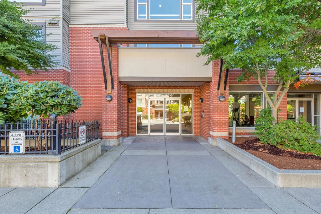 Photo of 33539 Holland Avenue #109, Abbotsford, BC V2S 0C6 (MLS # R3110325)