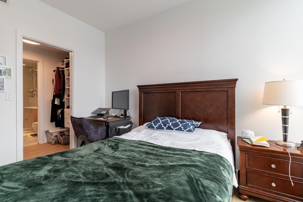 listing image 1100192302030948862