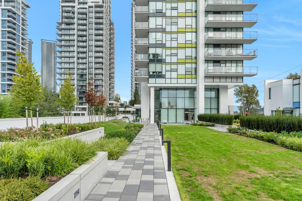listing image 1102876523094426433