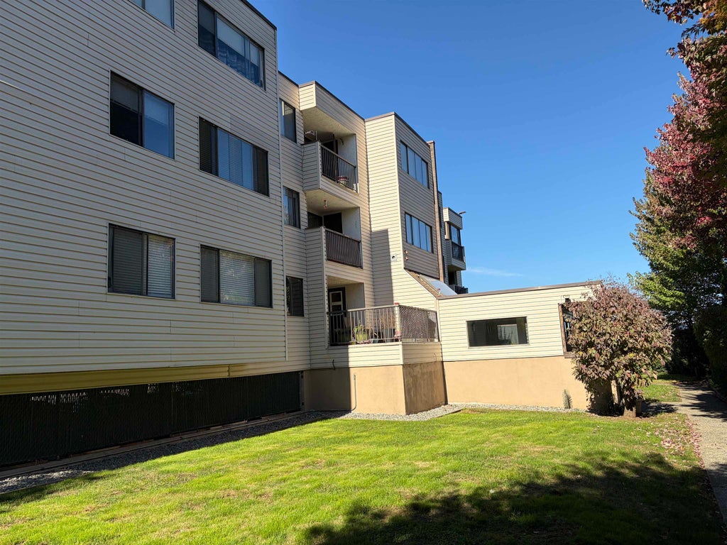 Photo of 32733 Broadway East Street #307, Abbotsford, BC V2T 4M9 (MLS # R3178151)