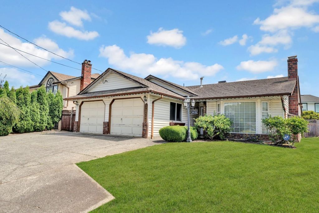Photo of 3452 Clearbrook Road, Abbotsford, BC V2T 5C1 (MLS # R3146470)