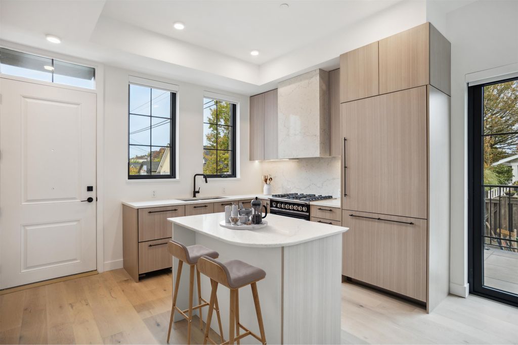 listing image 1104675332183020544