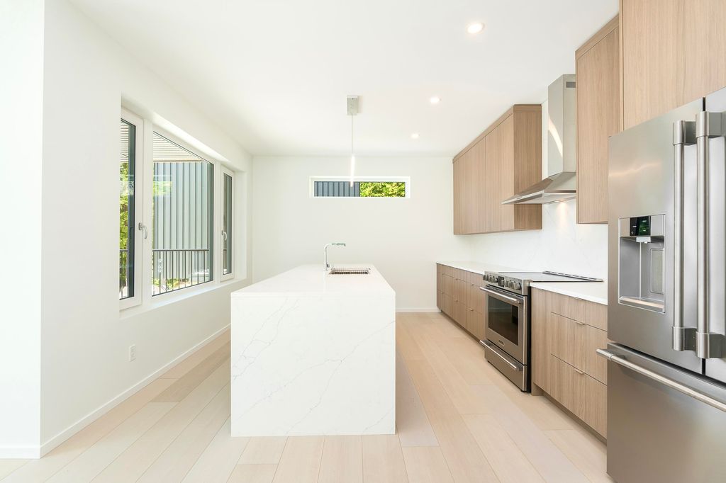 listing image 1106568920941678357