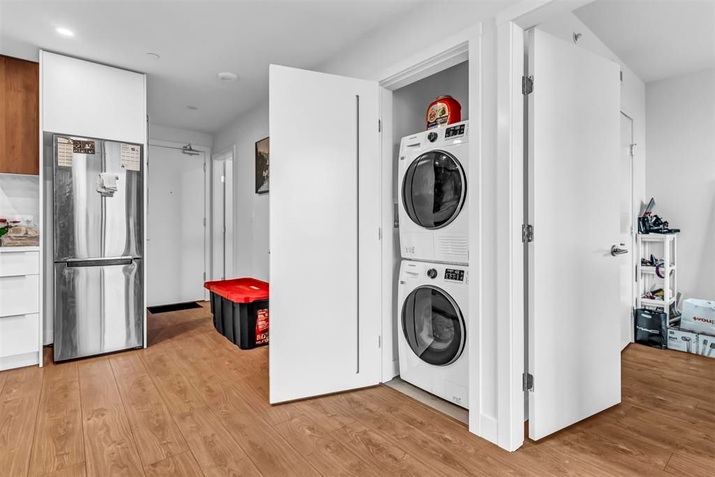 listing image 1102037398448837610