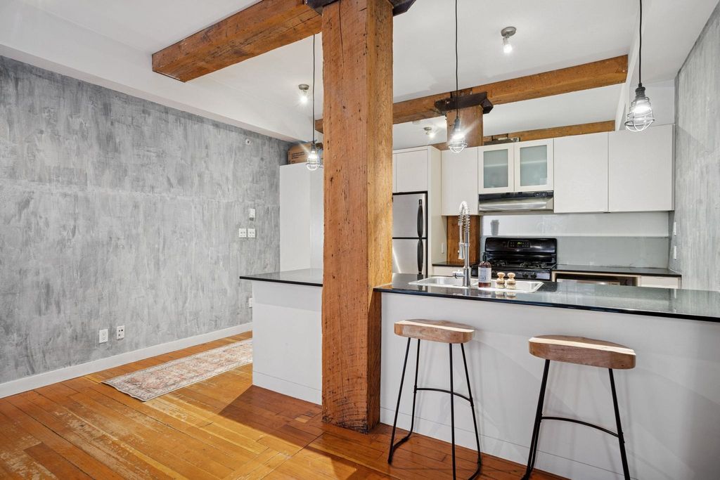 listing image 1108879701109867863