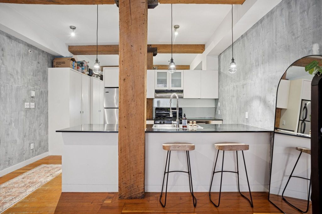 listing image 1105992496620606835