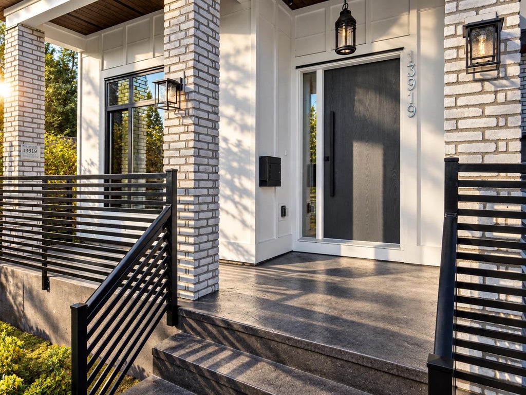 Photo of 13919 64a Avenue, Surrey, BC V3W 1Y7 (MLS # R3175064)