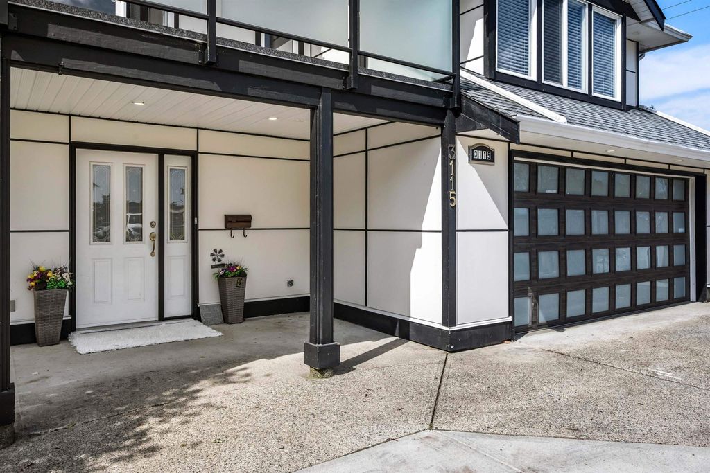 Photo of 3115 Mouat Drive, Abbotsford, BC V2T 4E5 (MLS # R3110373)