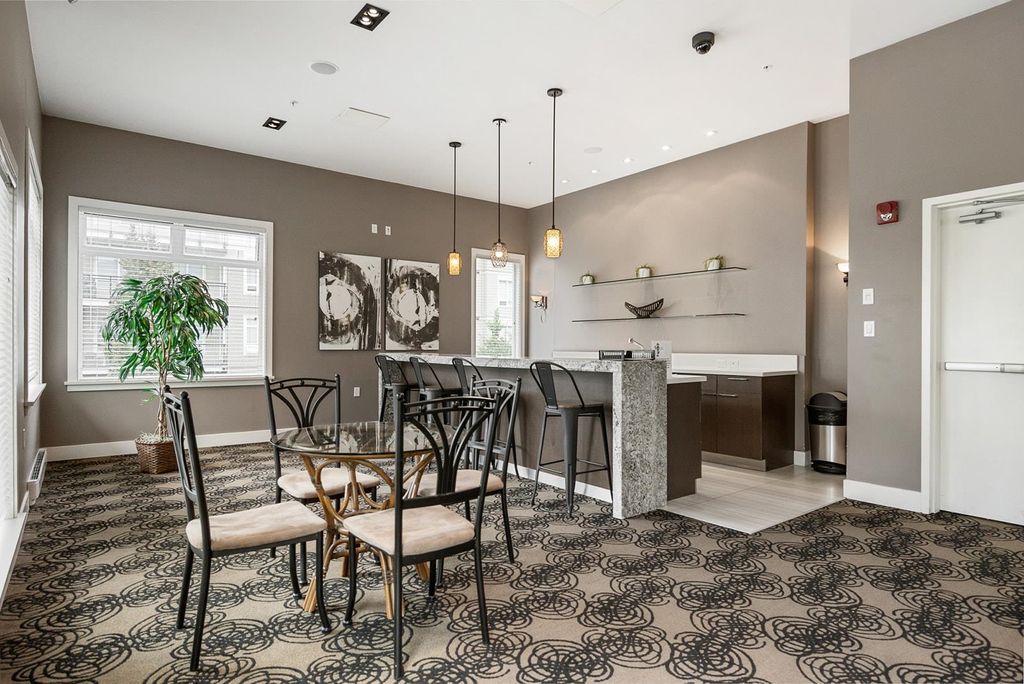 listing image 1101520802189089375