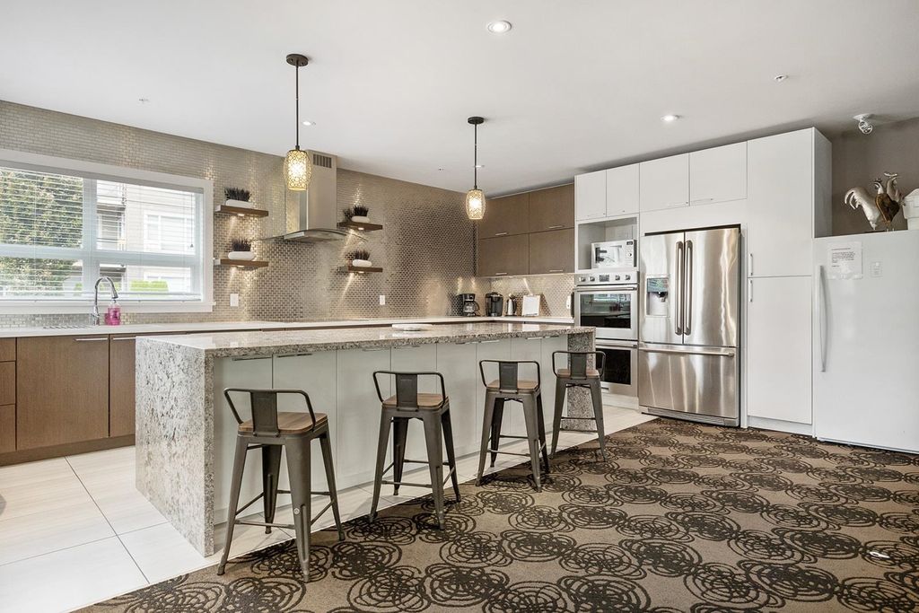 listing image 1101021494235446440